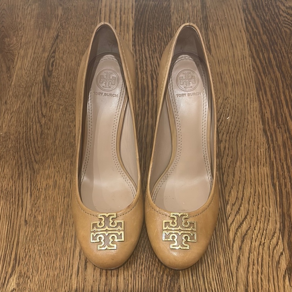 Tory Burch Tan Leather Logo Wedge Pumps